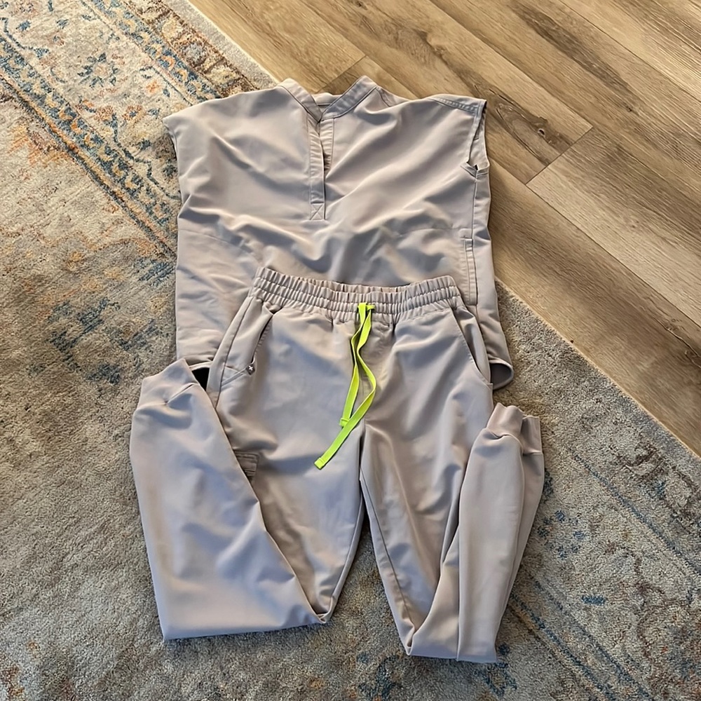 Slate figs set